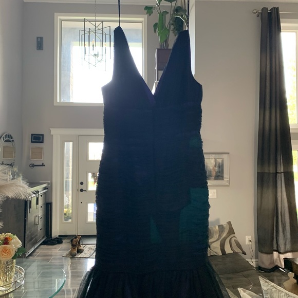 Gorgeous Monique Lhuillier prom or wedding Gown - Picture 6 of 7